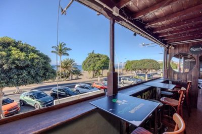 Rare opportunity to run your own frontline positioned bar in Puerto del Carmen