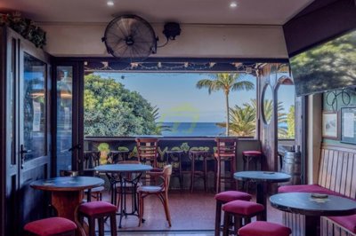Rare opportunity to run your own frontline positioned bar in Puerto del Carmen