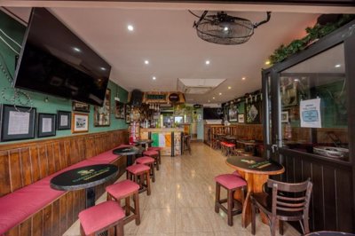 Rare opportunity to run your own frontline positioned bar in Puerto del Carmen