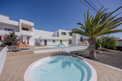 Three units on 4100 m² in Puerto Calero