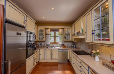 Beautiful 4 bedroom family home with sea views in Tahiche