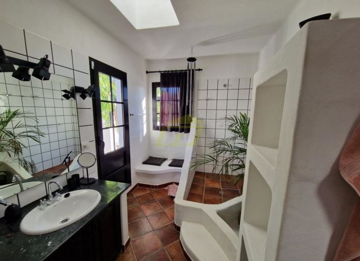 Image No.10-3 Bed Villa for sale