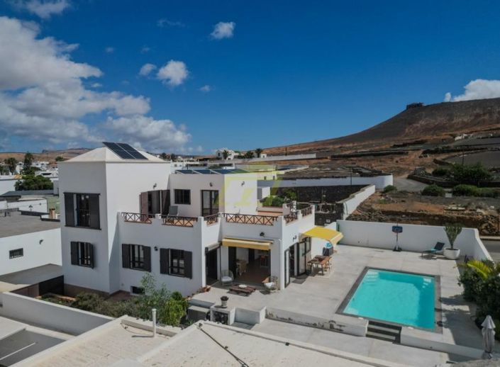 Image No.1-5 Bed Villa for sale