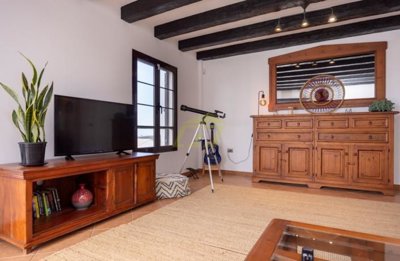 3 Bedroom villa with 2 Bedroom apartment and private pool in Teguise