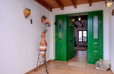 3 Bedroom villa with 2 Bedroom apartment and private pool in Teguise