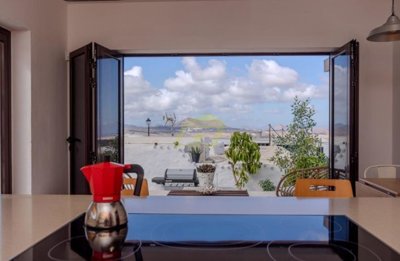 3 Bedroom villa with 2 Bedroom apartment and private pool in Teguise