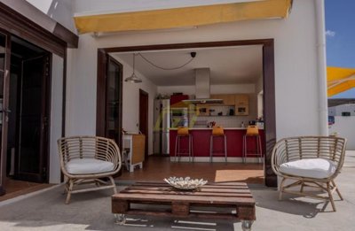 3 Bedroom villa with 2 Bedroom apartment and private pool in Teguise