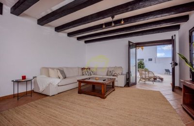3 Bedroom villa with 2 Bedroom apartment and private pool in Teguise