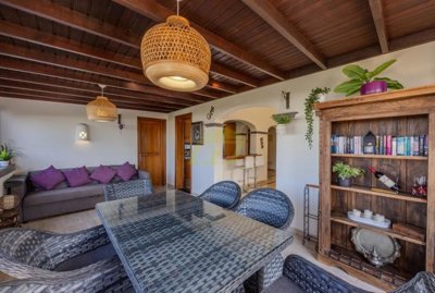 Charming 2 bedroom home with mature gardens and pool in Playa Blanca