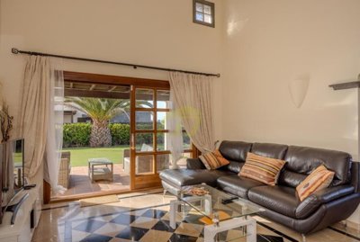 Charming 2 bedroom home with mature gardens and pool in Playa Blanca