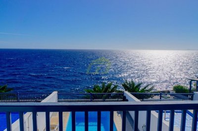 Triplex on the front line in the exclusive resort of Puerto Calero