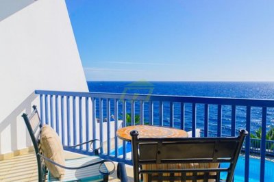 Triplex on the front line in the exclusive resort of Puerto Calero