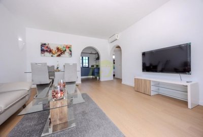 Well presented 2 bedroom bungalow with mountain views in Playa Blanca