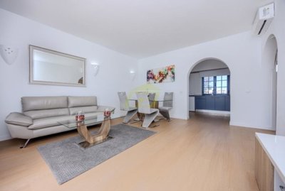 Well presented 2 bedroom bungalow with mountain views in Playa Blanca