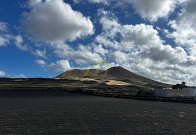 Big family 5 bedroom home in Tiagua