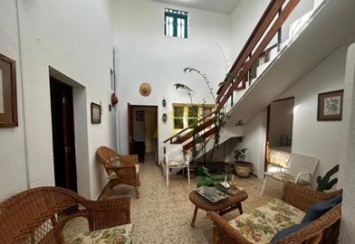 Big family 5 bedroom home in Tiagua