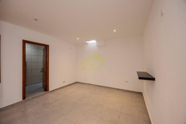 Image No.11-3 Bed Villa for sale