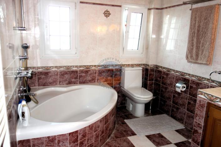 Image No.54-5 Bed Apartment for sale