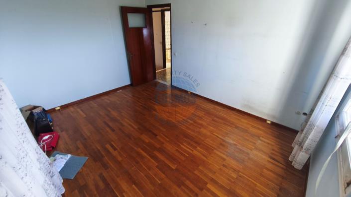 Image No.18-4 Bed House for sale