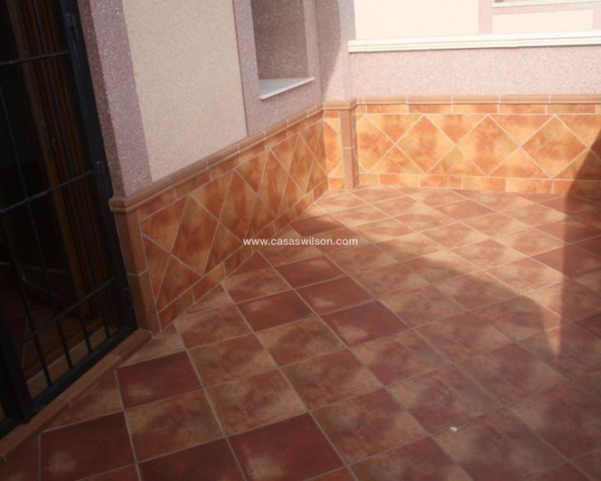 Image No.13-2 Bed Townhouse for sale