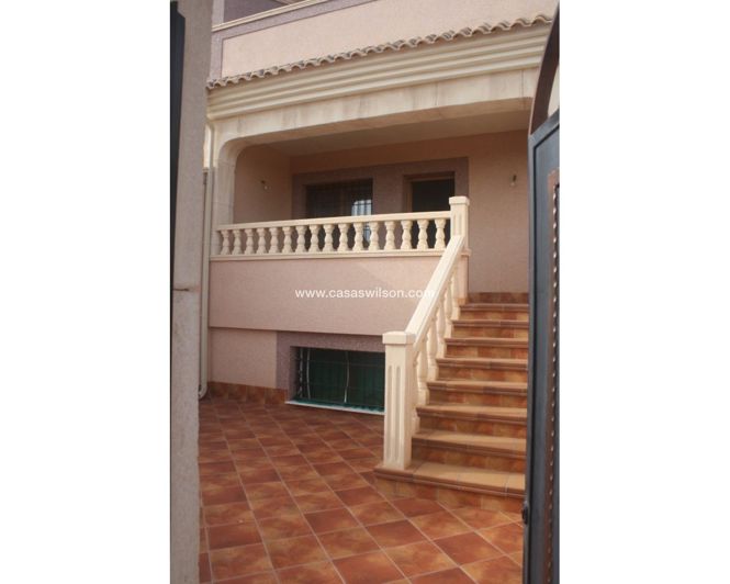 Image No.2-2 Bed Townhouse for sale