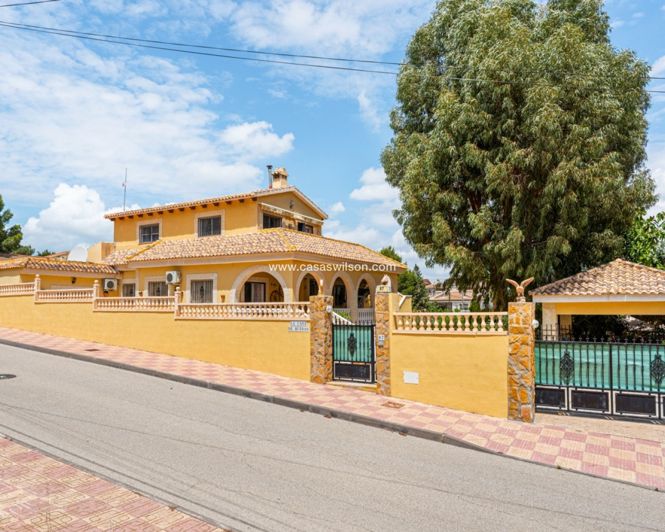 Image No.1-4 Bed Villa for sale
