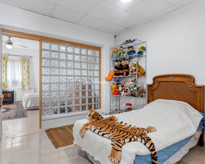 Image No.18-4 Bed Villa for sale