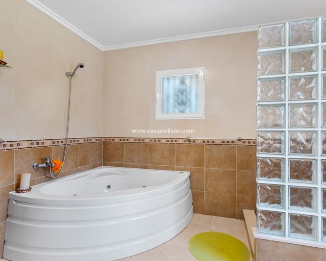 Image No.29-4 Bed Villa for sale