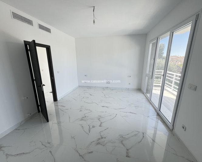 Image No.12-4 Bed Villa for sale