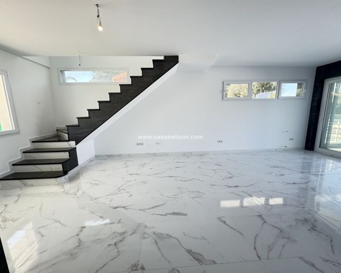 Image No.4-4 Bed Villa for sale