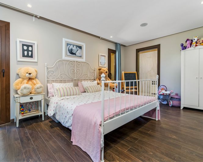 Image No.15-4 Bed Villa for sale