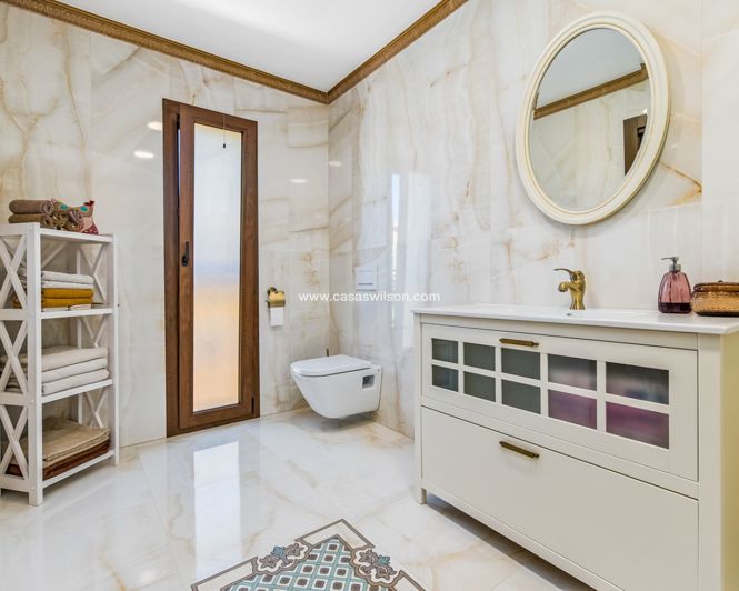 Image No.18-4 Bed Villa for sale