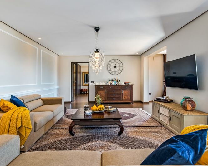 Image No.2-4 Bed Villa for sale