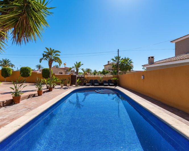 Image No.28-4 Bed Villa for sale