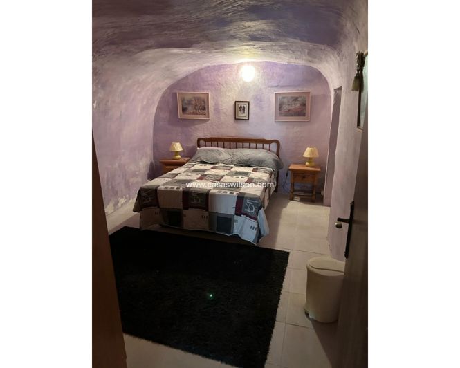 Image No.11-6 Bed Property for sale