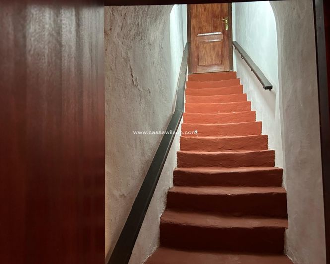 Image No.5-6 Bed Property for sale