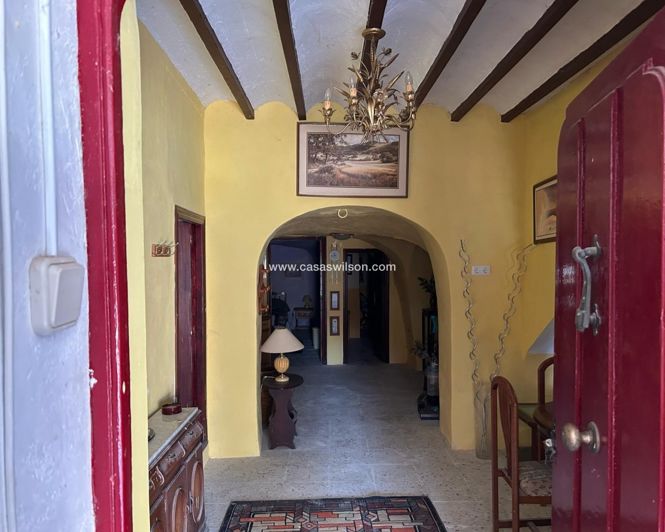 Image No.7-6 Bed Property for sale