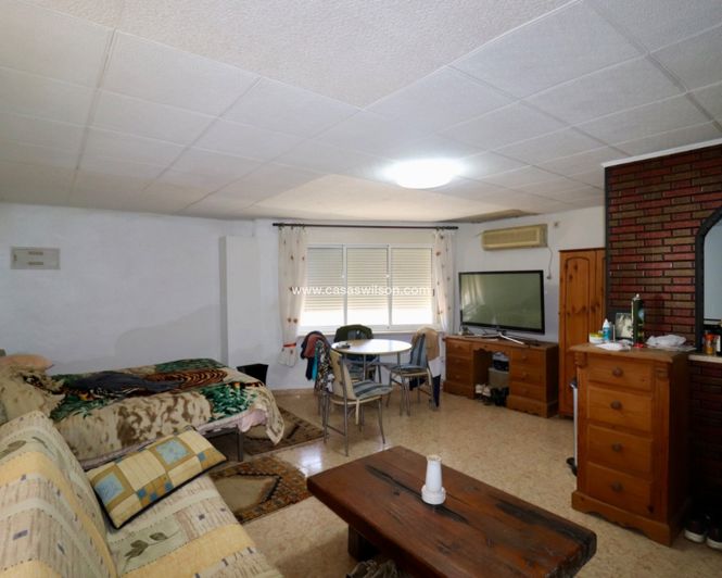 Image No.16-4 Bed Property for sale