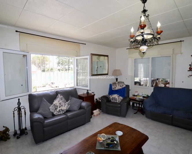 Image No.5-4 Bed Property for sale