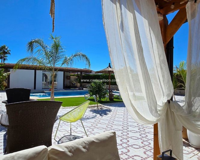 Image No.10-4 Bed Villa for sale