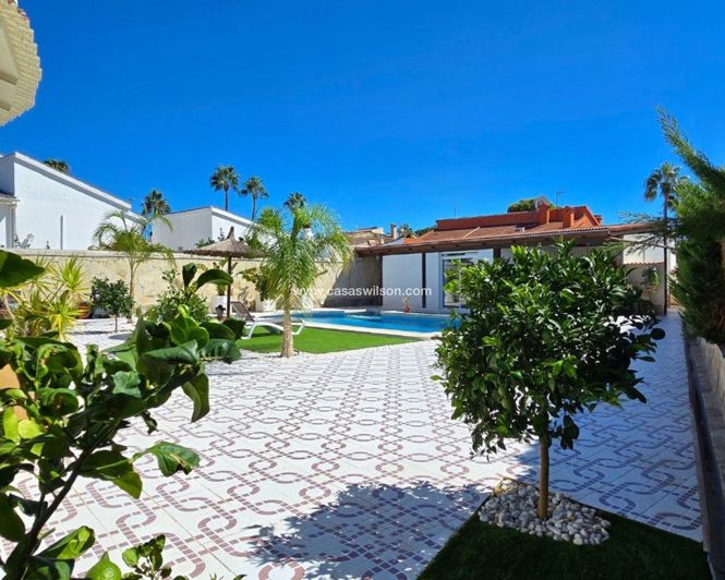 Image No.5-4 Bed Villa for sale