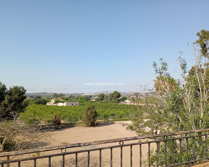 Image No.13-4 Bed Property for sale