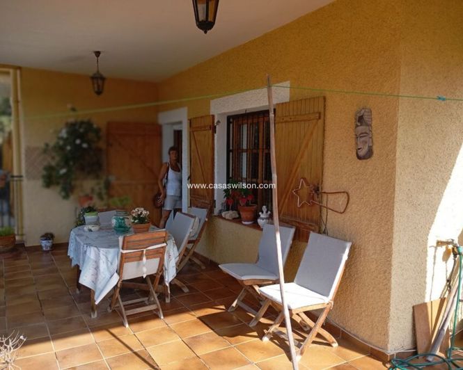 Image No.15-4 Bed Property for sale