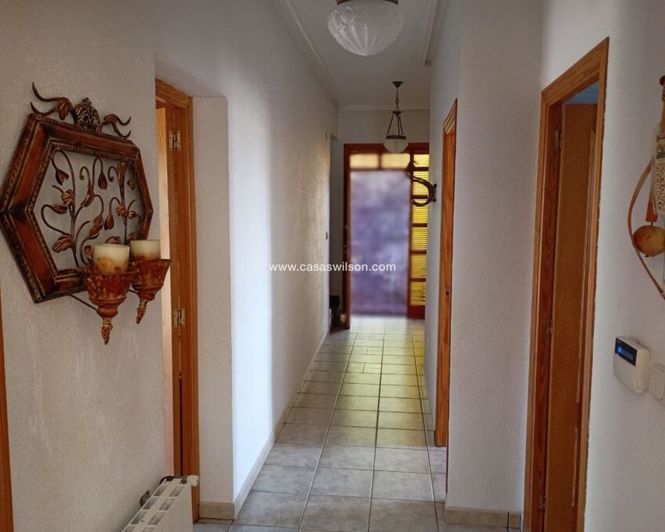 Image No.17-4 Bed Property for sale