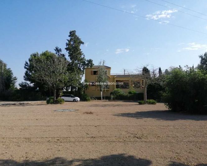 Image No.1-4 Bed Property for sale