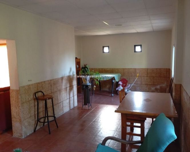 Image No.27-4 Bed Property for sale