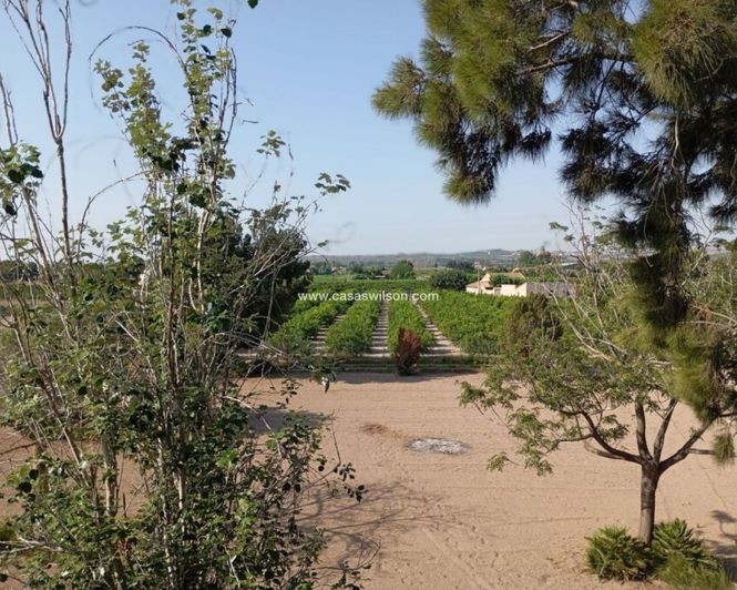 Image No.41-4 Bed Property for sale