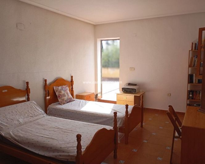 Image No.42-4 Bed Property for sale