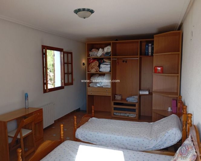 Image No.43-4 Bed Property for sale