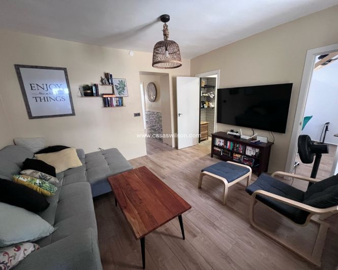Image No.1-4 Bed Townhouse for sale